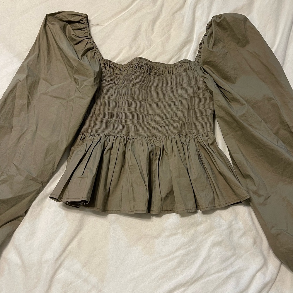 Chelsea & Violet Green Long Sleeve Crop Top | Chic & Trendy